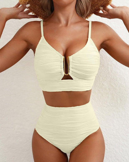 Maillot de bain taille haute en tissu texturé avec découpes U